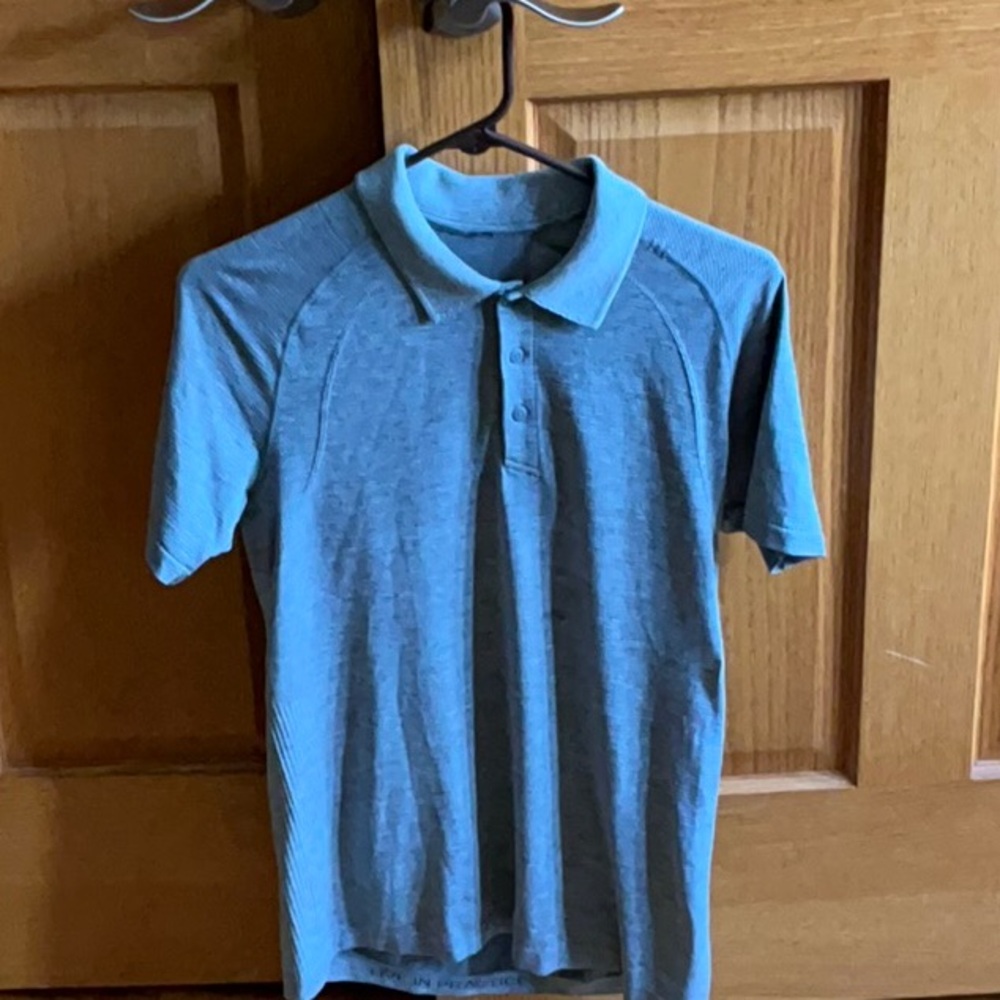 Lululemon  M metal vent polo